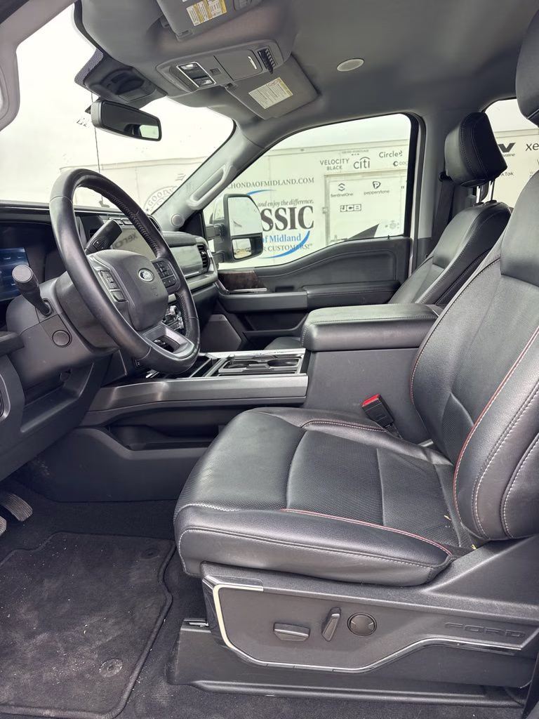 2023 White Metallic Ford Super Duty F-250 SRW Lariat 4X4 Truck