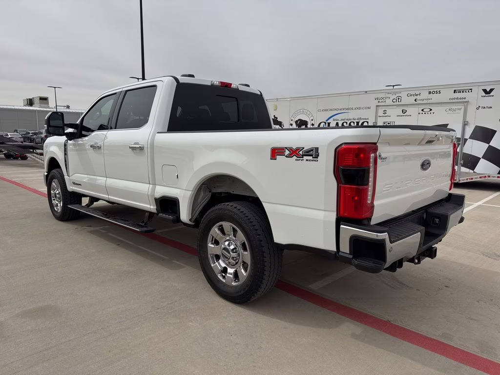2023 White Metallic Ford Super Duty F-250 SRW Lariat 4X4 Truck