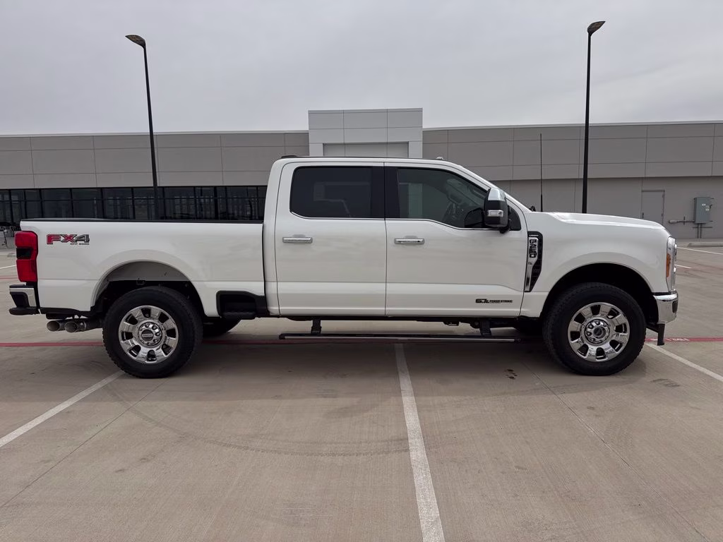 2023 White Metallic Ford Super Duty F-250 SRW Lariat 4X4 Truck