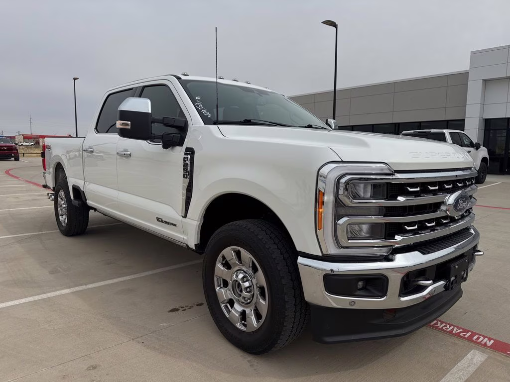 2023 White Metallic Ford Super Duty F-250 SRW Lariat 4X4 Truck