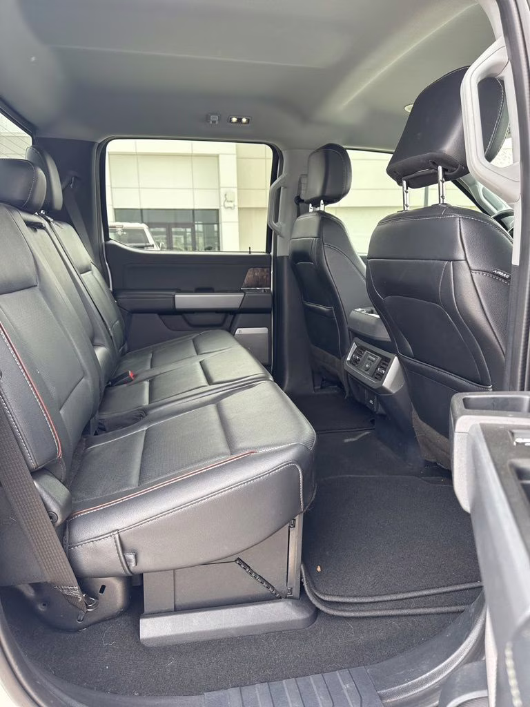 2023 White Metallic Ford Super Duty F-250 SRW Lariat 4X4 Truck