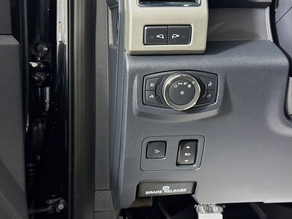 2022 Black Metallic Ford Super Duty F-250 SRW Lariat 4X4 Truck