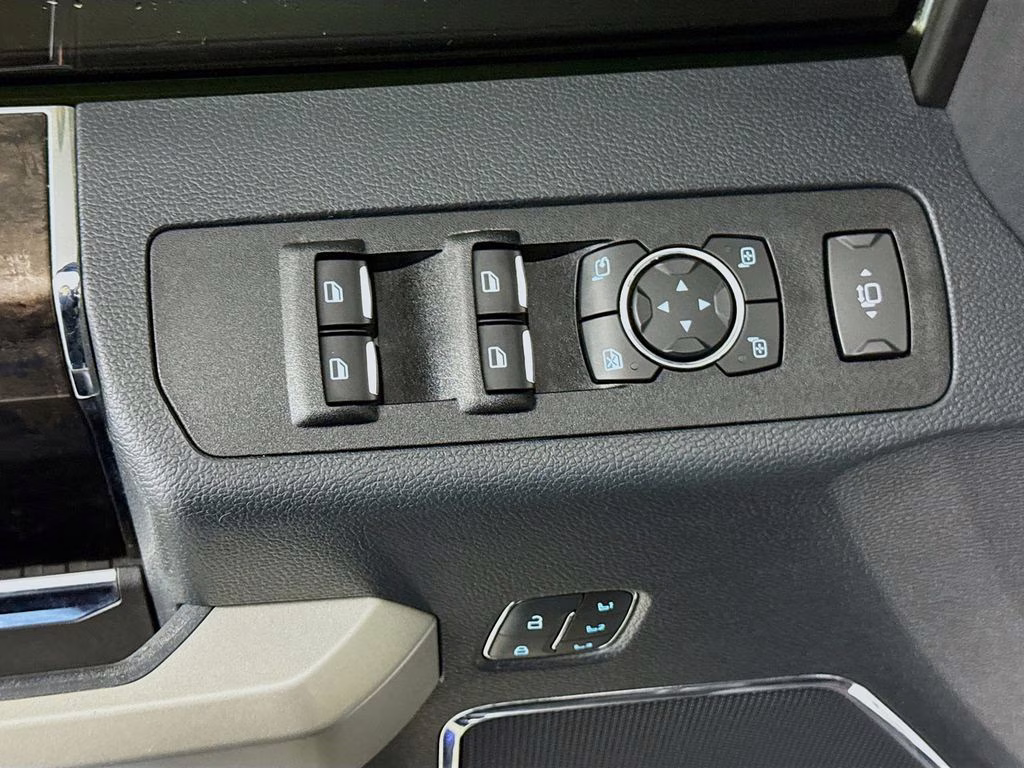 2022 Black Metallic Ford Super Duty F-250 SRW Lariat 4X4 Truck