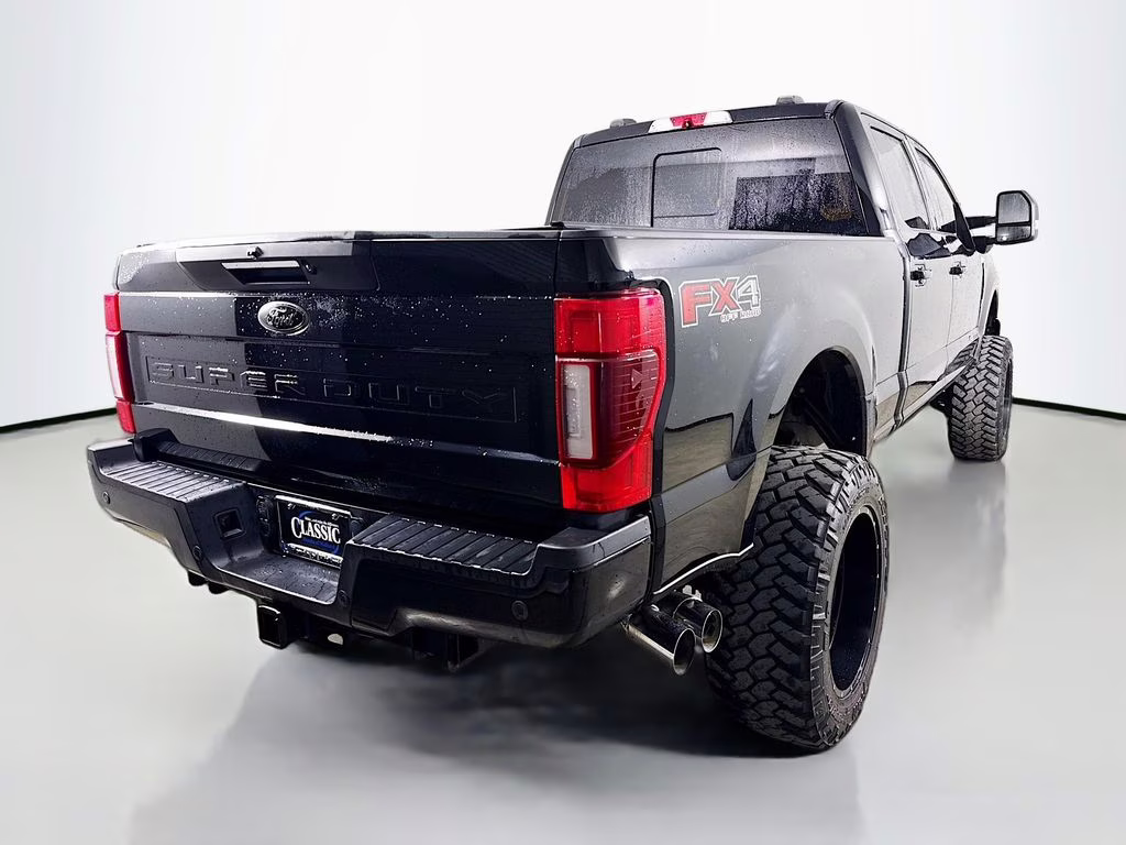 2022 Black Metallic Ford Super Duty F-250 SRW Lariat 4X4 Truck