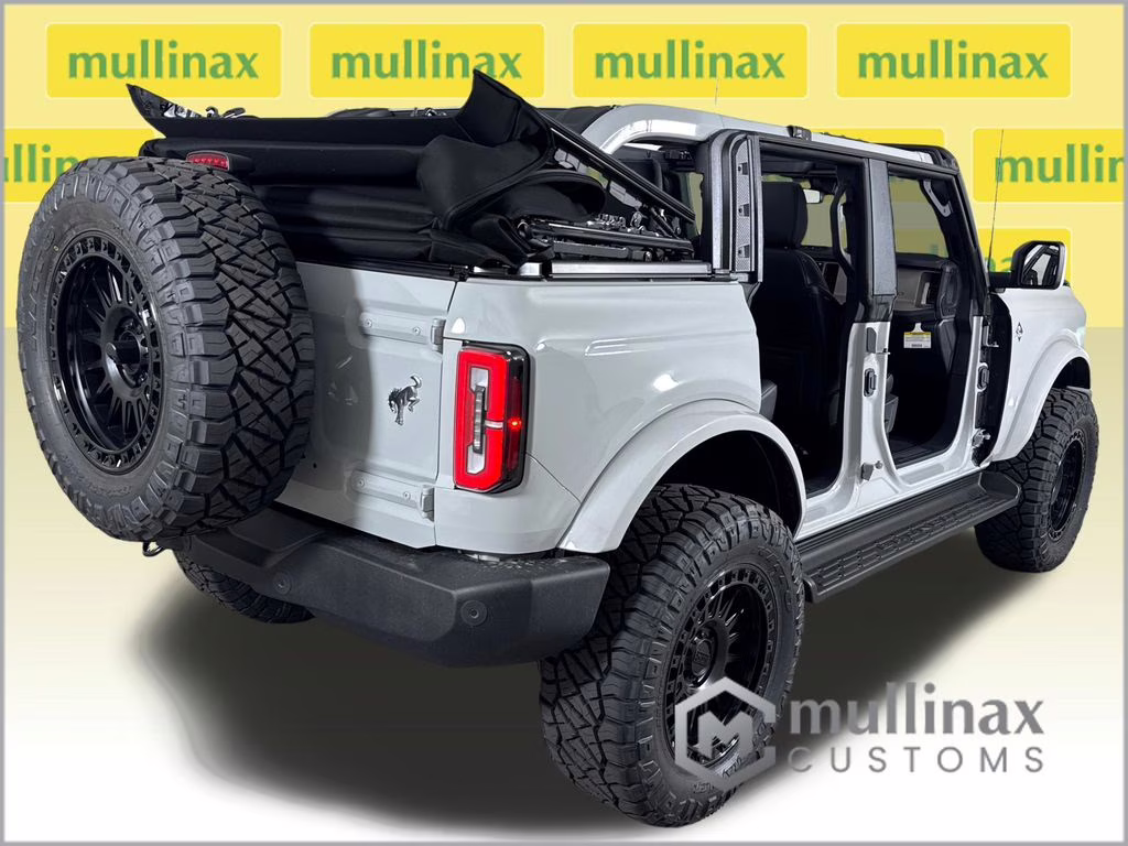 2026 Avalanche Gray Ford Bronco Outer Banks 4X4 SUV