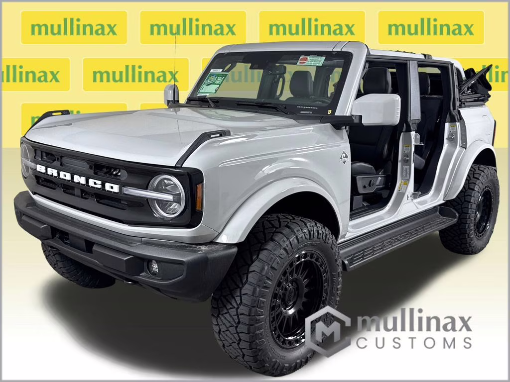 2026 Avalanche Gray Ford Bronco Outer Banks 4X4 SUV