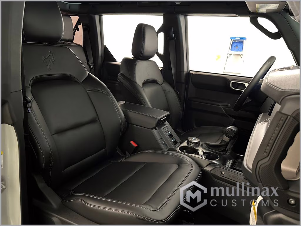 2026 Avalanche Gray Ford Bronco Outer Banks 4X4 SUV