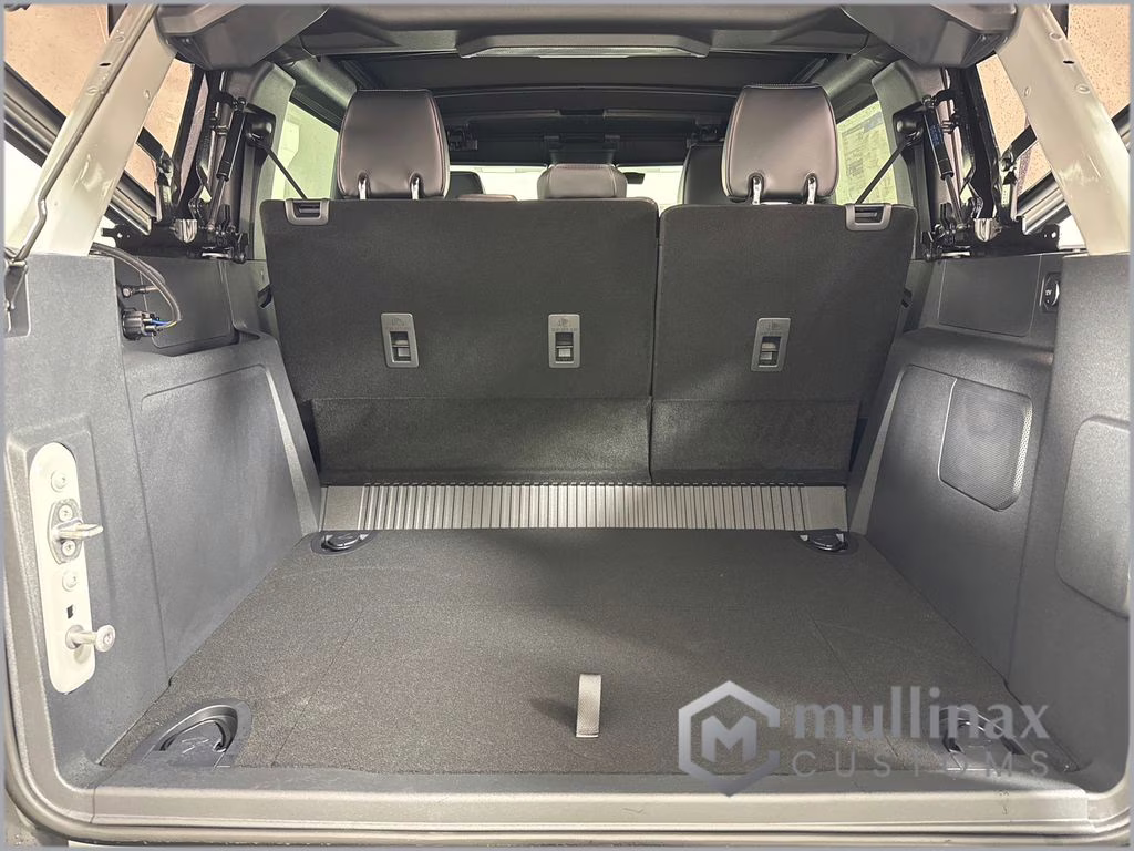 2026 Avalanche Gray Ford Bronco Outer Banks 4X4 SUV