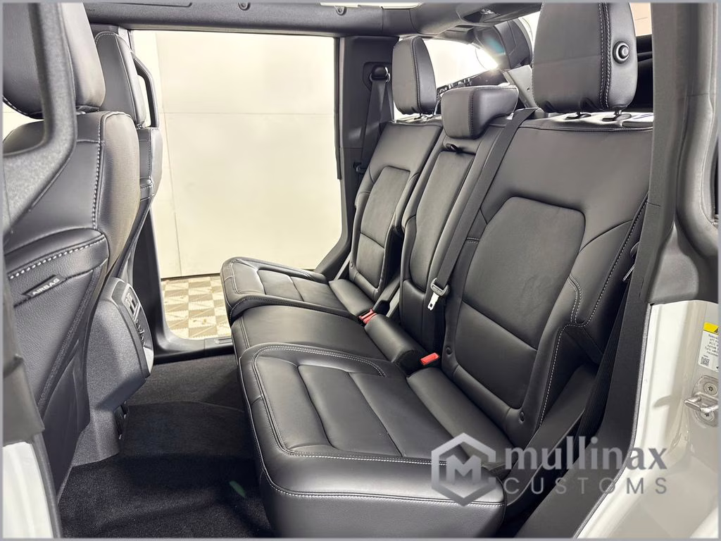 2026 Avalanche Gray Ford Bronco Outer Banks 4X4 SUV