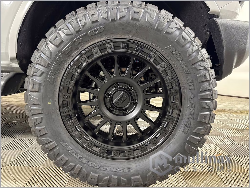 2026 Avalanche Gray Ford Bronco Outer Banks 4X4 SUV