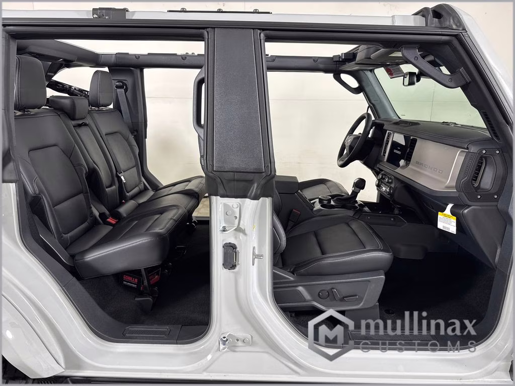 2026 Avalanche Gray Ford Bronco Outer Banks 4X4 SUV