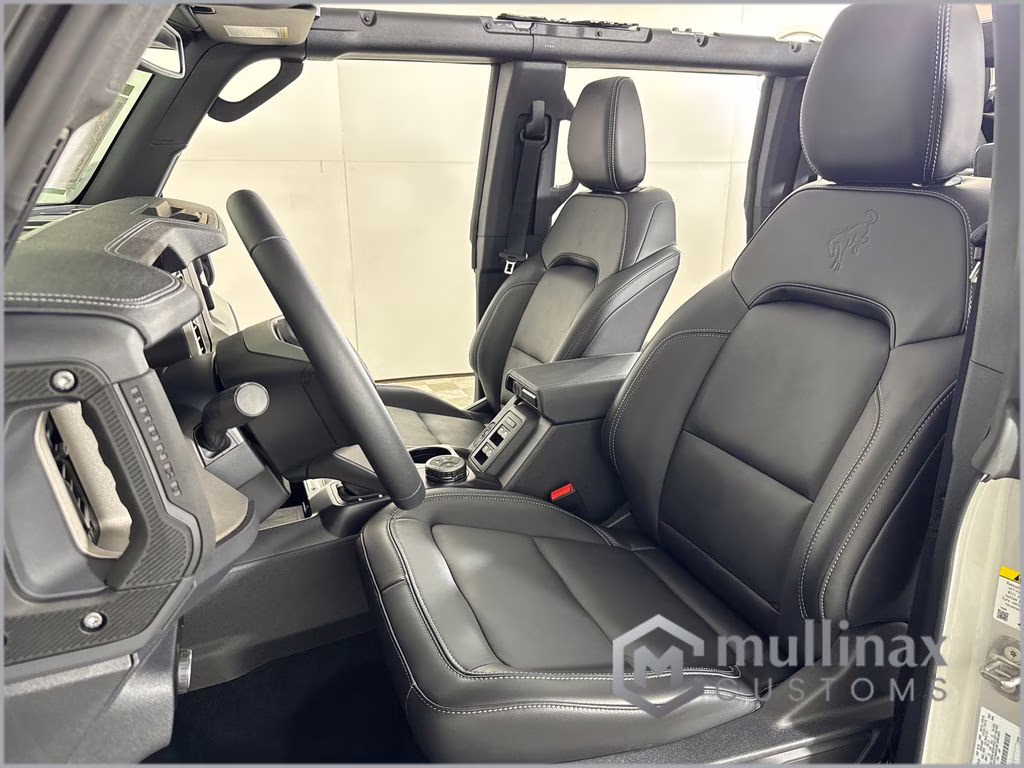 2026 Avalanche Gray Ford Bronco Outer Banks 4X4 SUV