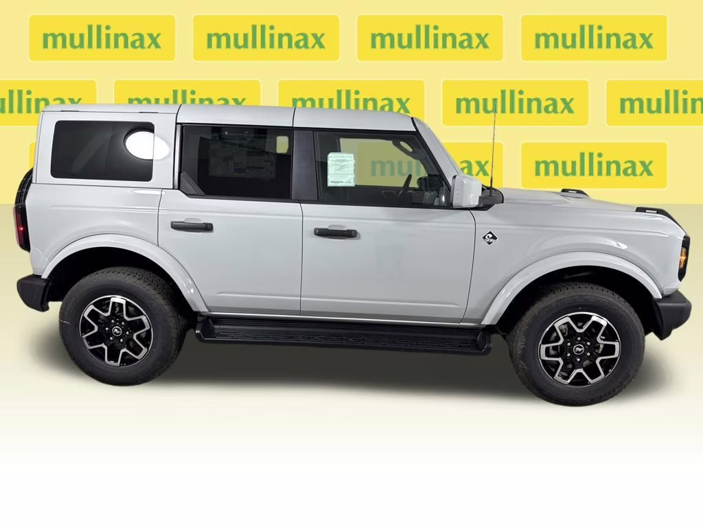 2026 Avalanche Gray Ford Bronco Outer Banks 4X4 SUV