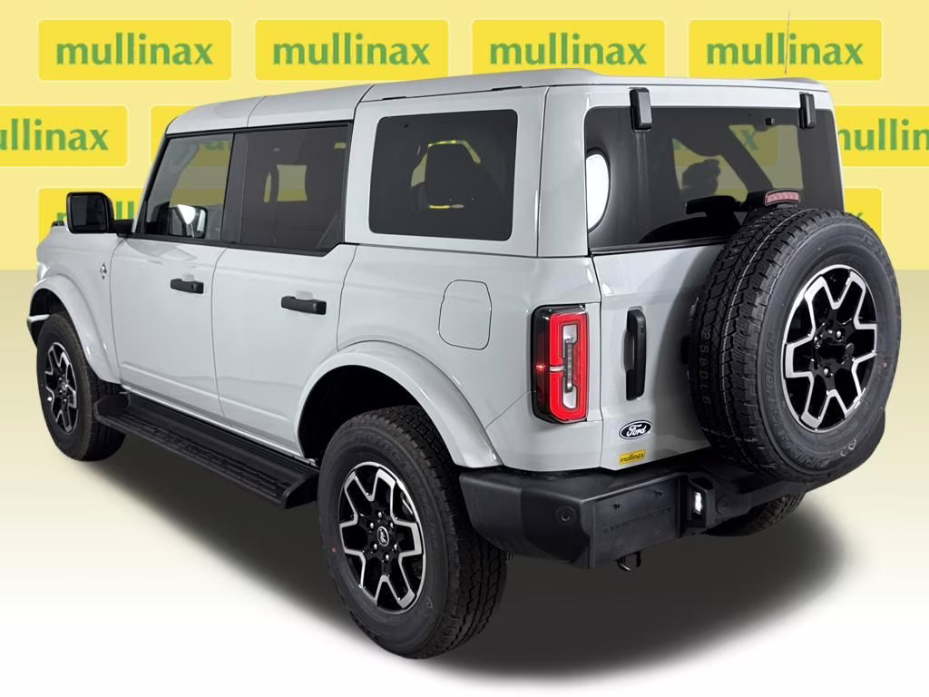 2026 Avalanche Gray Ford Bronco Outer Banks 4X4 SUV