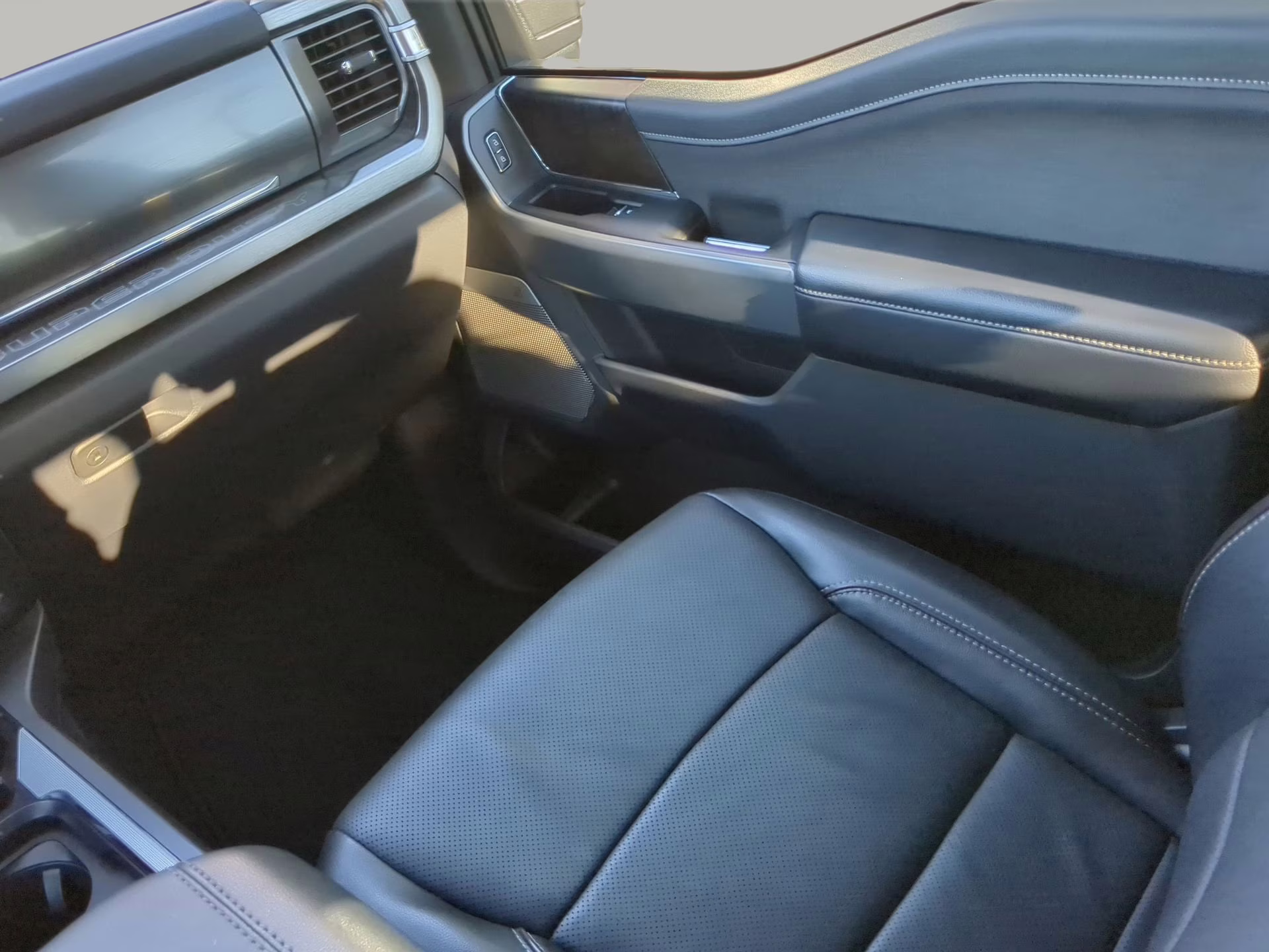 2024 Rapid Red Metallic Tinted Clearcoat Ford Super Duty F-250 SRW LARIAT Crew Cab Pickup 4X4 Truck