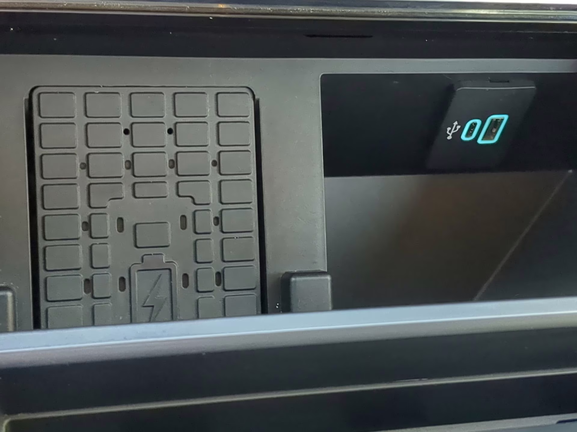 2024 Rapid Red Metallic Tinted Clearcoat Ford Super Duty F-250 SRW LARIAT Crew Cab Pickup 4X4 Truck