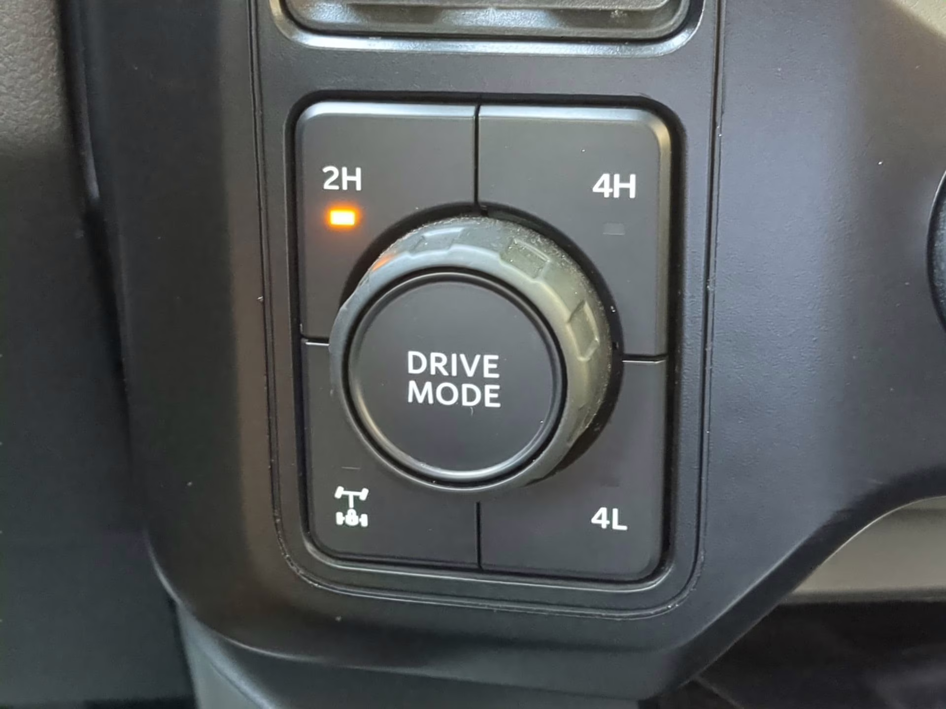 2024 Rapid Red Metallic Tinted Clearcoat Ford Super Duty F-250 SRW LARIAT Crew Cab Pickup 4X4 Truck