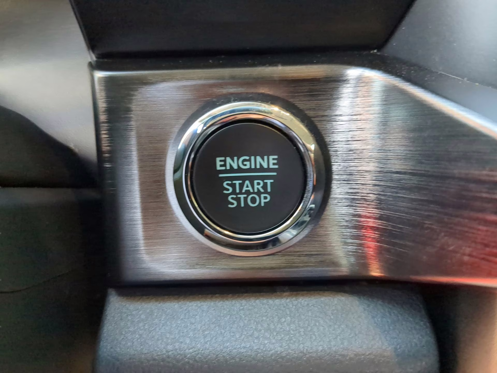 2024 Rapid Red Metallic Tinted Clearcoat Ford Super Duty F-250 SRW LARIAT Crew Cab Pickup 4X4 Truck