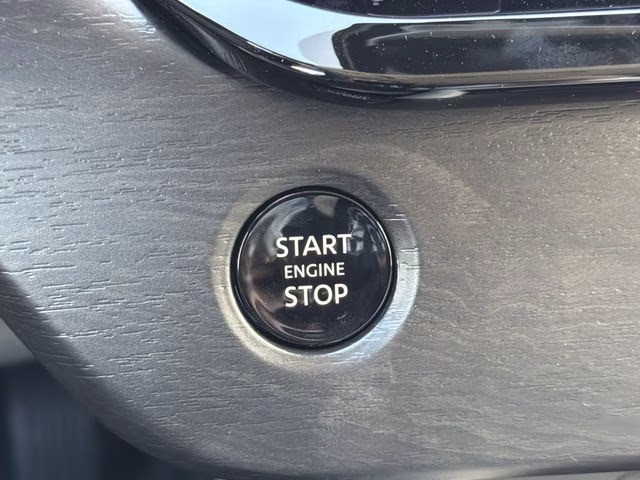 2026 Everest White Pearl/Black Nissan Murano Platinum AWD SUV