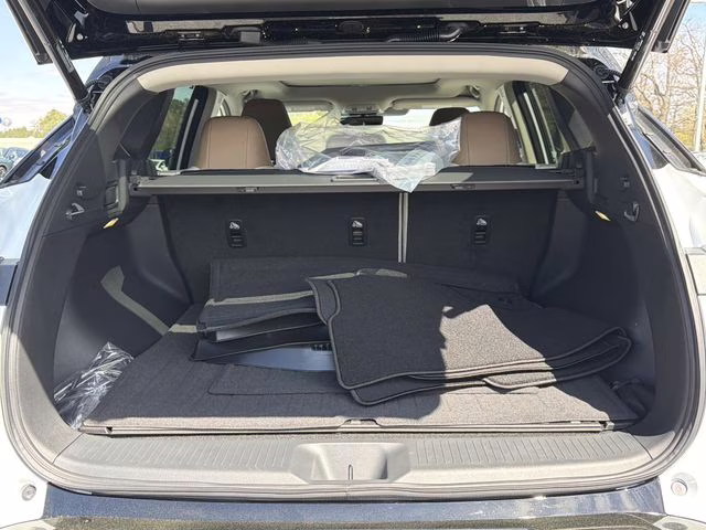 2026 Everest White Pearl/Black Nissan Murano Platinum AWD SUV