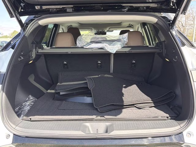 2026 Everest White Pearl/Black Nissan Murano Platinum AWD SUV
