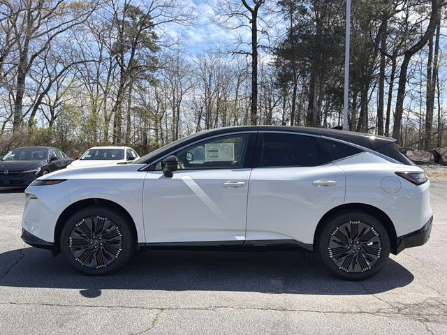 2026 Everest White Pearl/Black Nissan Murano Platinum AWD SUV