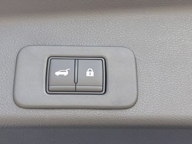 2026 Everest White Pearl/Black Nissan Murano Platinum AWD SUV