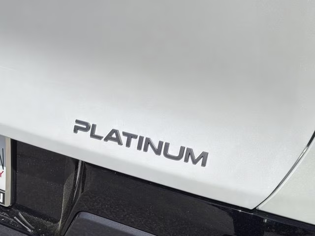 2026 Everest White Pearl/Black Nissan Murano Platinum AWD SUV