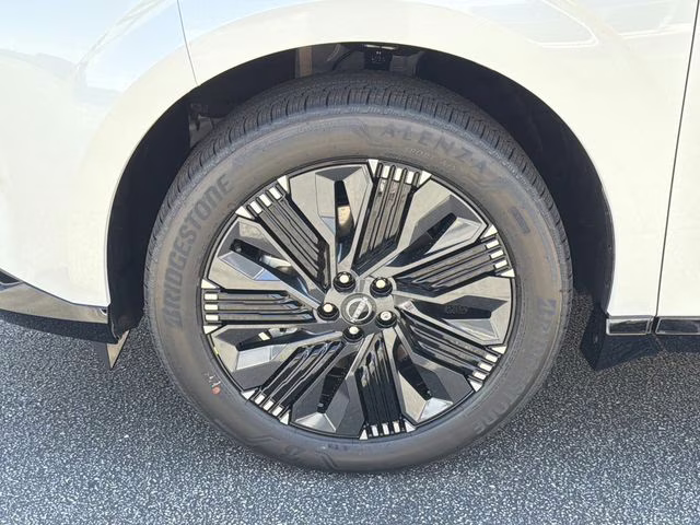 2026 Everest White Pearl/Black Nissan Murano Platinum AWD SUV