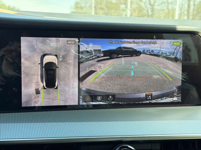 2026 Everest White Pearl/Black Nissan Murano Platinum AWD SUV