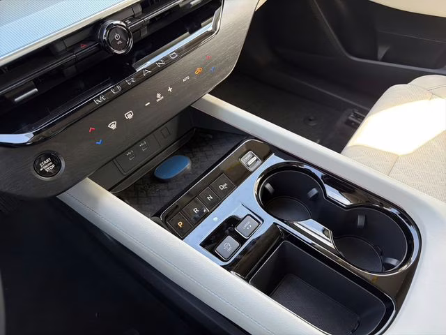 2026 Everest White Pearl/Black Nissan Murano Platinum AWD SUV