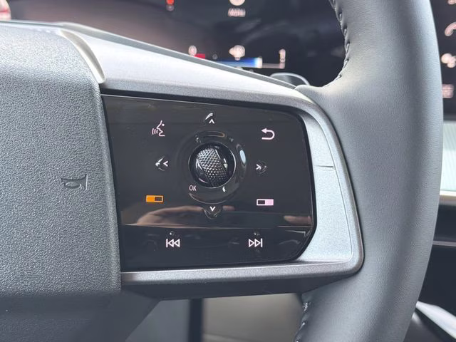 2026 Everest White Pearl/Black Nissan Murano Platinum AWD SUV