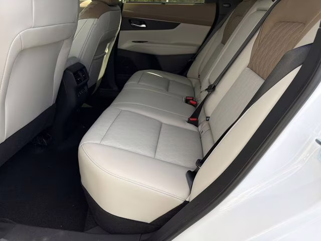 2026 Everest White Pearl/Black Nissan Murano Platinum AWD SUV