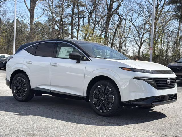 2026 Everest White Pearl/Black Nissan Murano Platinum AWD SUV