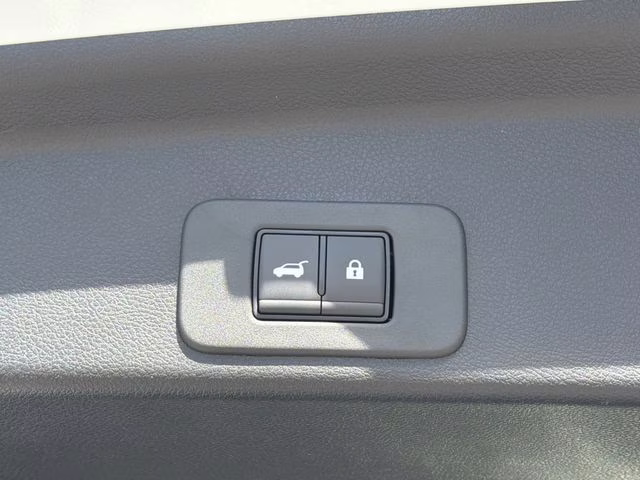 2026 Everest White Pearl/Black Nissan Murano Platinum AWD SUV