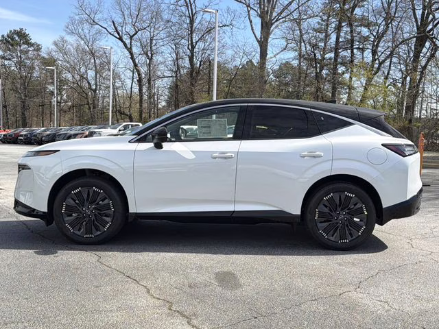2026 Everest White Pearl/Black Nissan Murano Platinum AWD SUV