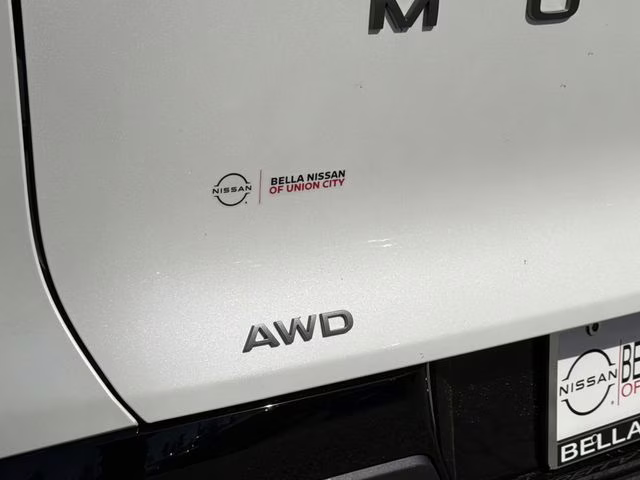 2026 Everest White Pearl/Black Nissan Murano Platinum AWD SUV