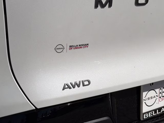 2026 Everest White Pearl/Black Nissan Murano Platinum AWD SUV