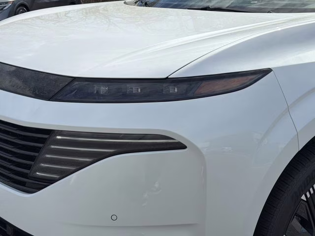 2026 Everest White Pearl/Black Nissan Murano Platinum AWD SUV