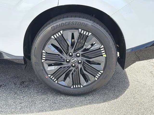 2026 Everest White Pearl/Black Nissan Murano Platinum AWD SUV