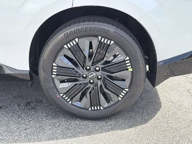 2026 Everest White Pearl/Black Nissan Murano Platinum AWD SUV