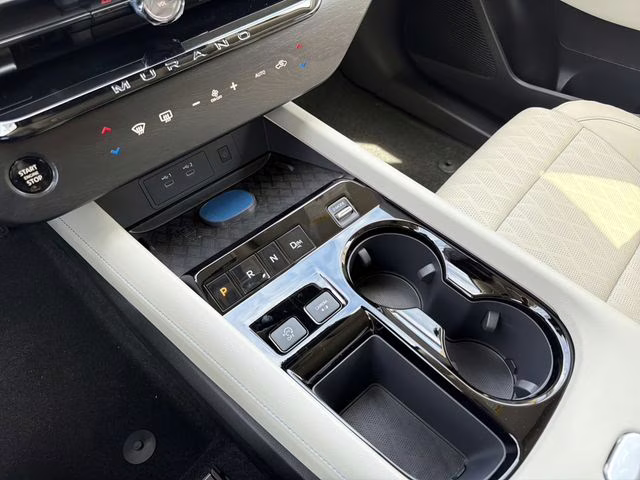 2026 Everest White Pearl/Black Nissan Murano Platinum AWD SUV