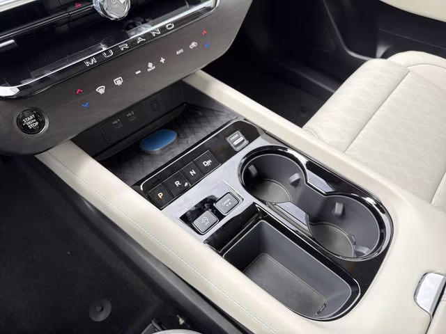 2026 Everest White Pearl/Black Nissan Murano Platinum AWD SUV