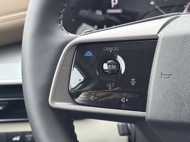 2026 Everest White Pearl/Black Nissan Murano Platinum AWD SUV