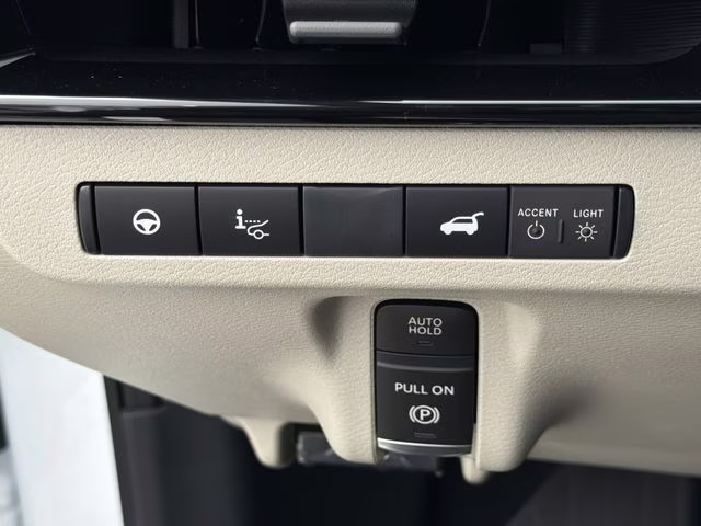 2026 Everest White Pearl/Black Nissan Murano Platinum AWD SUV