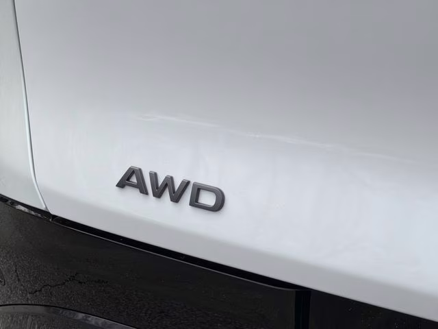 2026 Everest White Pearl/Black Nissan Murano Platinum AWD SUV