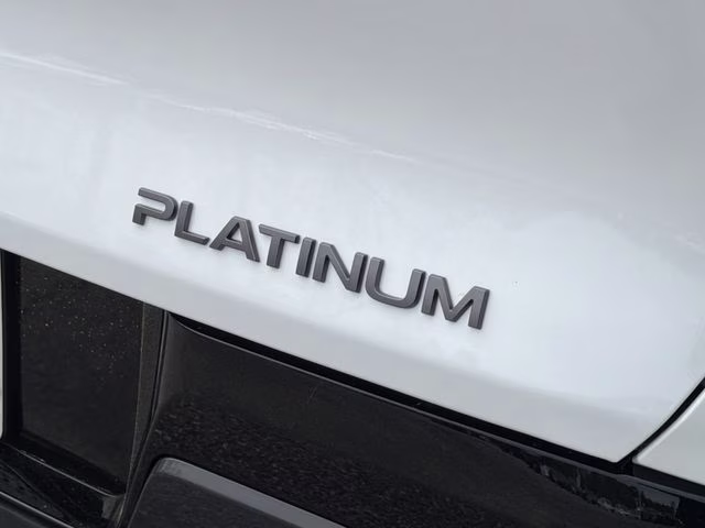 2026 Everest White Pearl/Black Nissan Murano Platinum AWD SUV