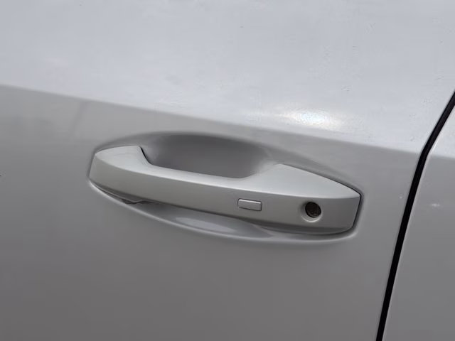 2026 Everest White Pearl/Black Nissan Murano Platinum AWD SUV
