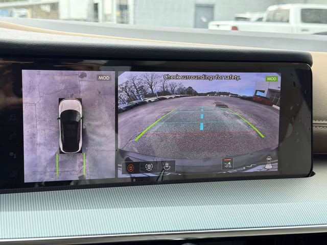 2026 Everest White Pearl/Black Nissan Murano Platinum AWD SUV