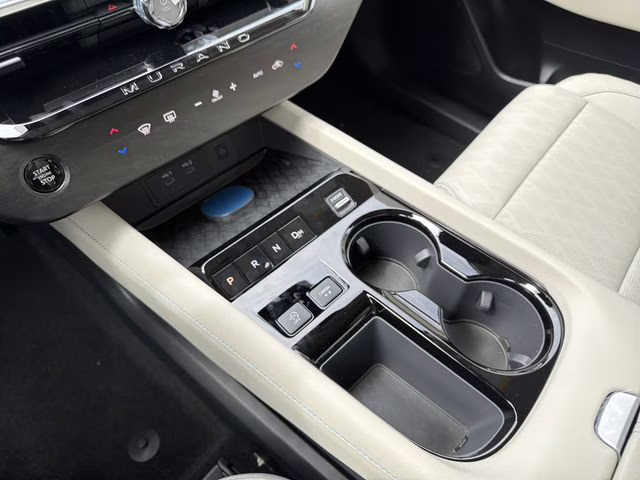 2026 Everest White Pearl/Black Nissan Murano Platinum AWD SUV